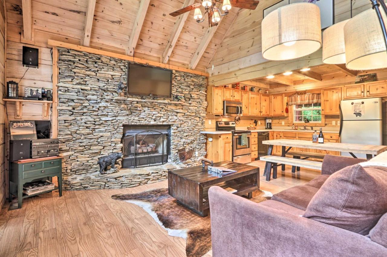 Cabin In The Woods With Hot Tub, Fire Pit * Gatlinburg