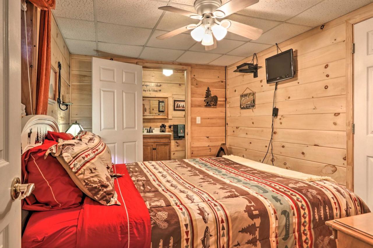 Holiday home Cabin In The Woods With Hot Tub, Fire Pit