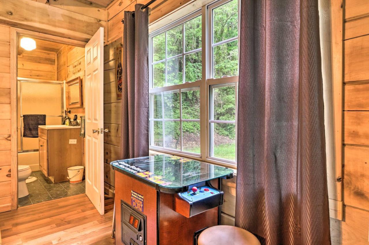 Cabin In The Woods With Hot Tub, Fire Pit Holiday home Gatlinburg