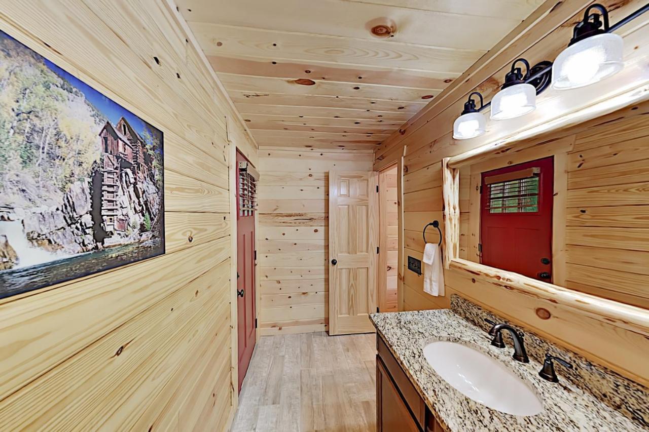 Appalachian Starr: New Cabin W/ Pools & Hot Tub Cabin Holiday home Gatlinburg