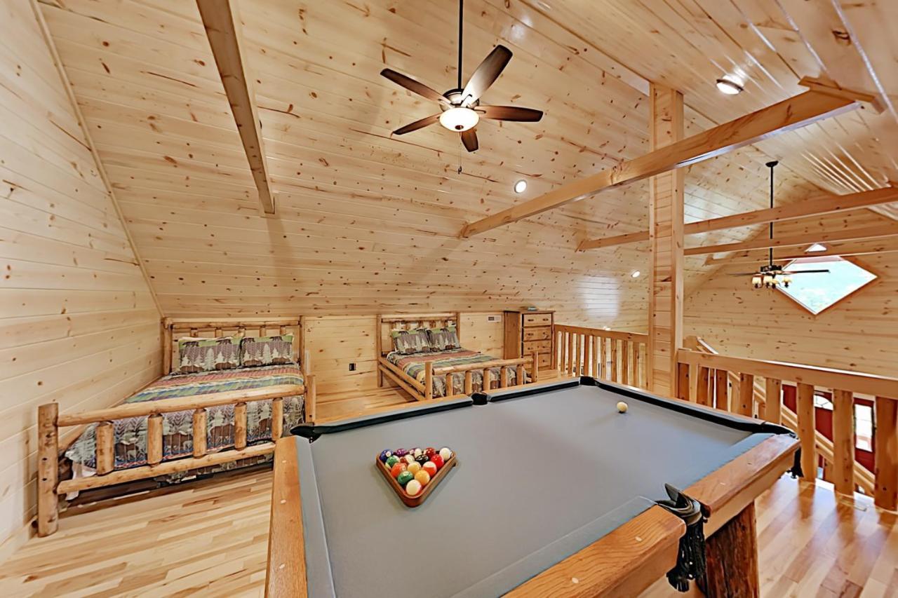 Appalachian Starr: New Cabin W/ Pools & Hot Tub Cabin *