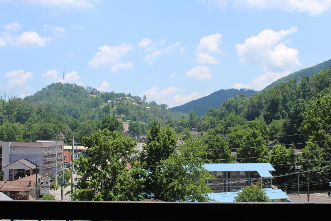 Chateau 3b * Gatlinburg