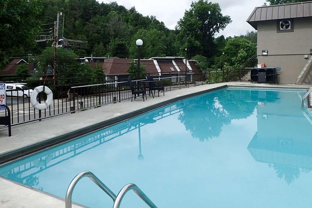Hotel Clarion Pointe Downtown 2*