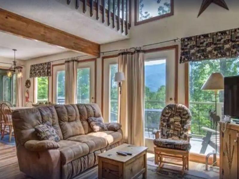 Mountain Charm- Three-bedroom Holiday home Gatlinburg