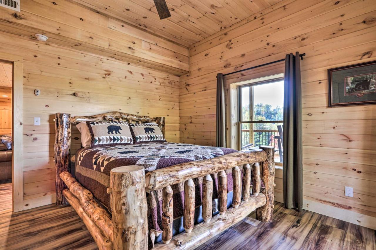 Spacious Mountain Retreat With Hot Tub And Views! Gatlinburg
