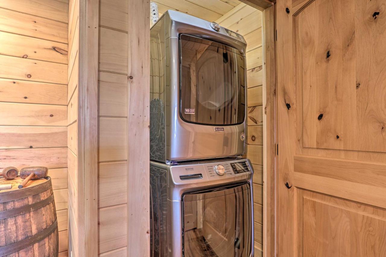 Spacious Mountain Retreat With Hot Tub And Views! *