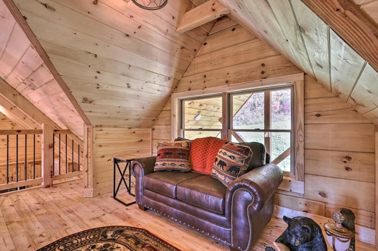 Spacious Mountain Retreat With Hot Tub And Views! Holiday home