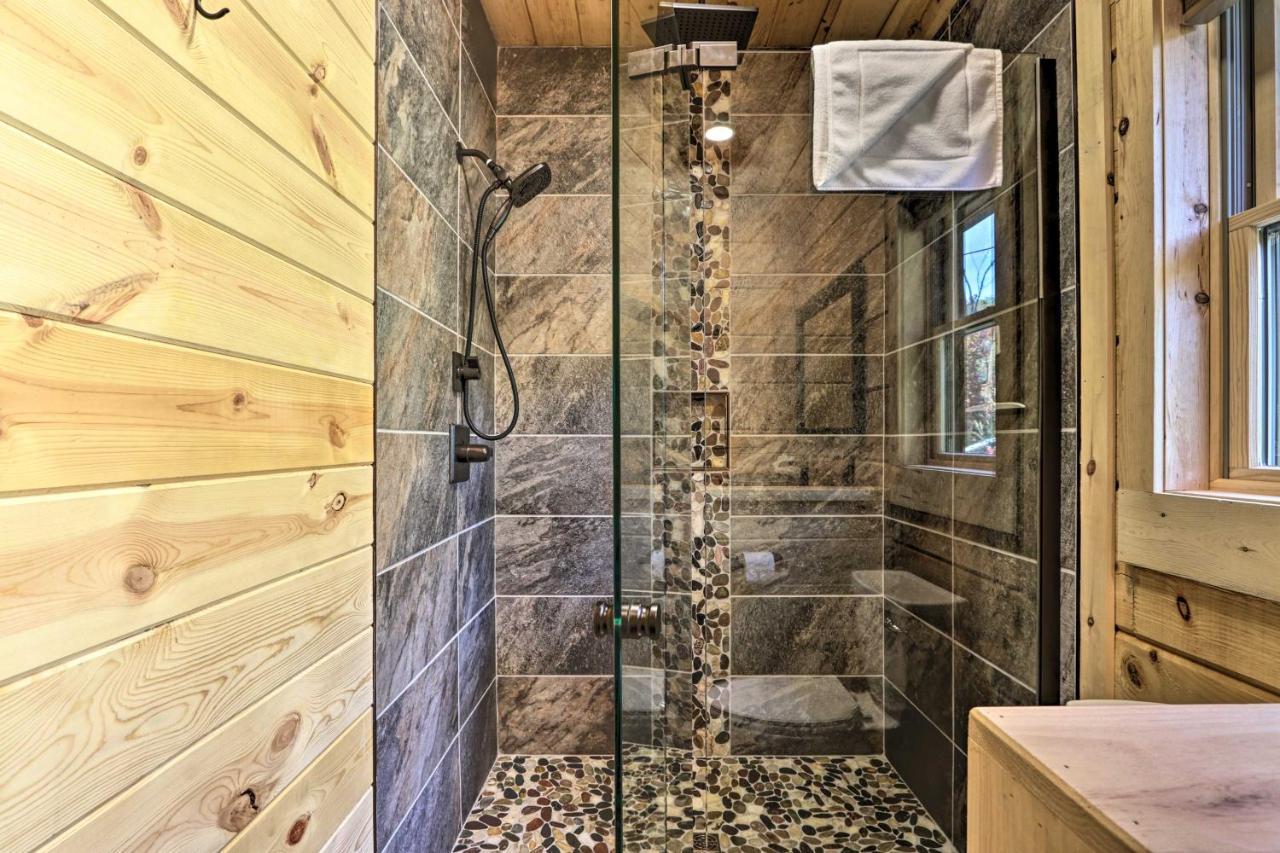 Holiday home Spacious Mountain Retreat With Hot Tub And Views! *