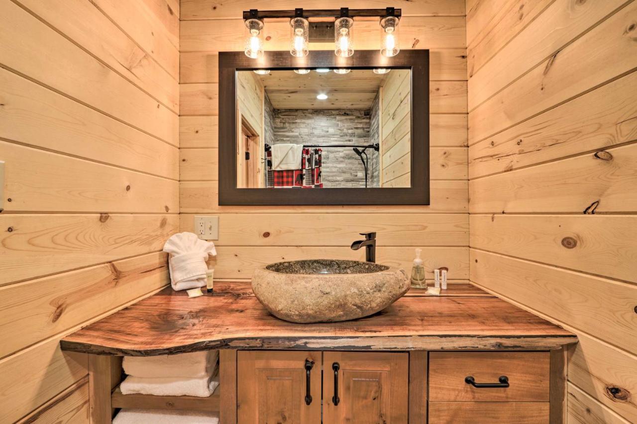 Spacious Mountain Retreat With Hot Tub And Views! * Gatlinburg