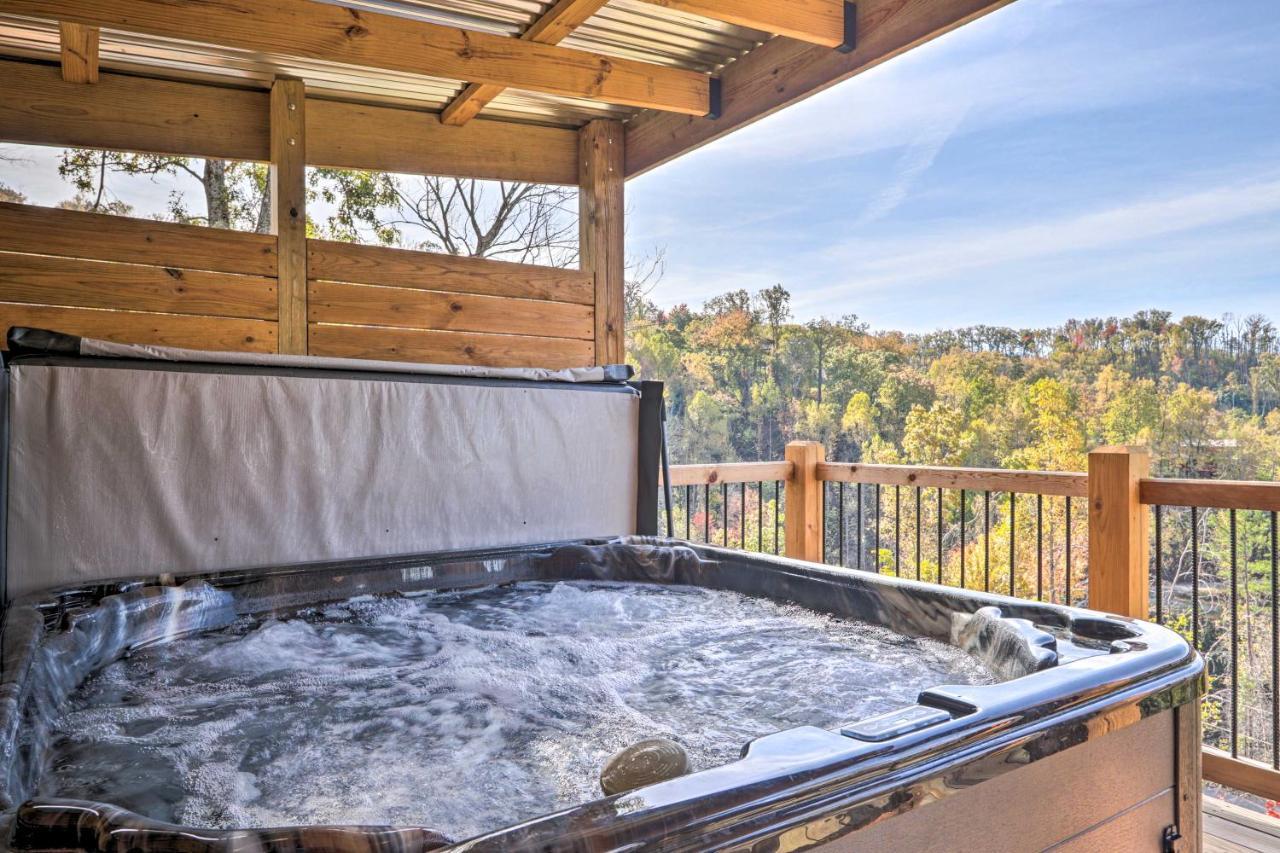 Spacious Mountain Retreat With Hot Tub And Views! * Gatlinburg