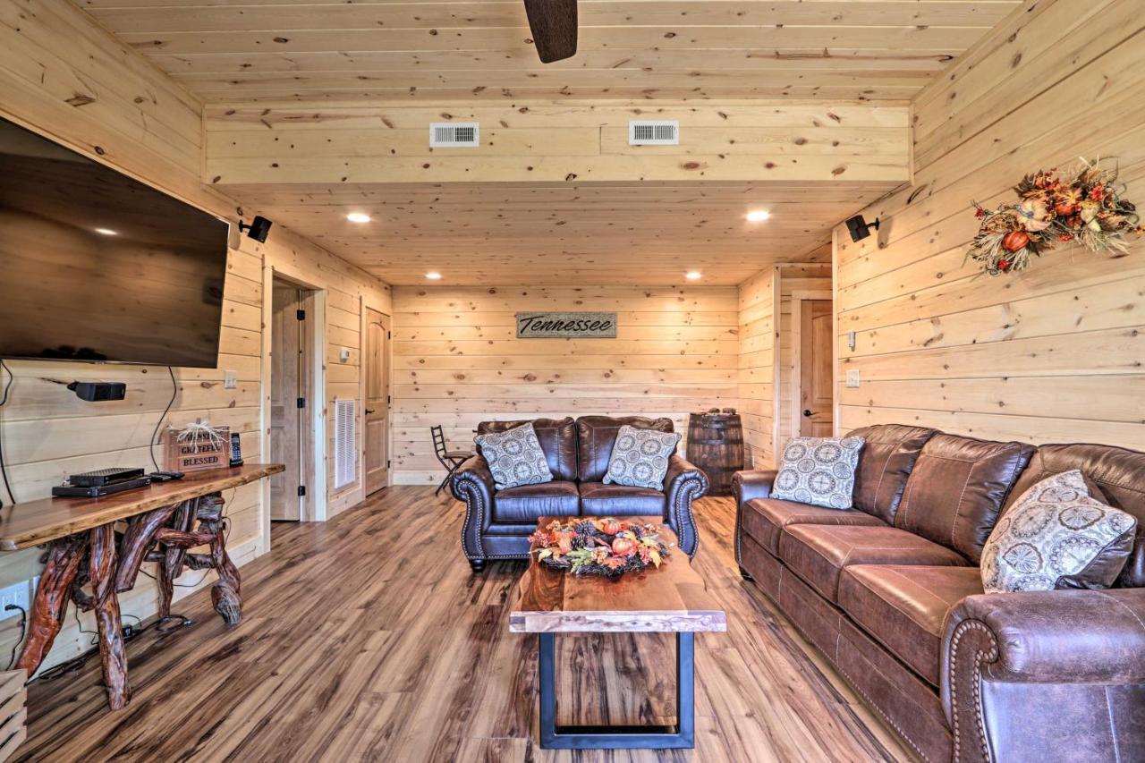 Spacious Mountain Retreat With Hot Tub And Views! *