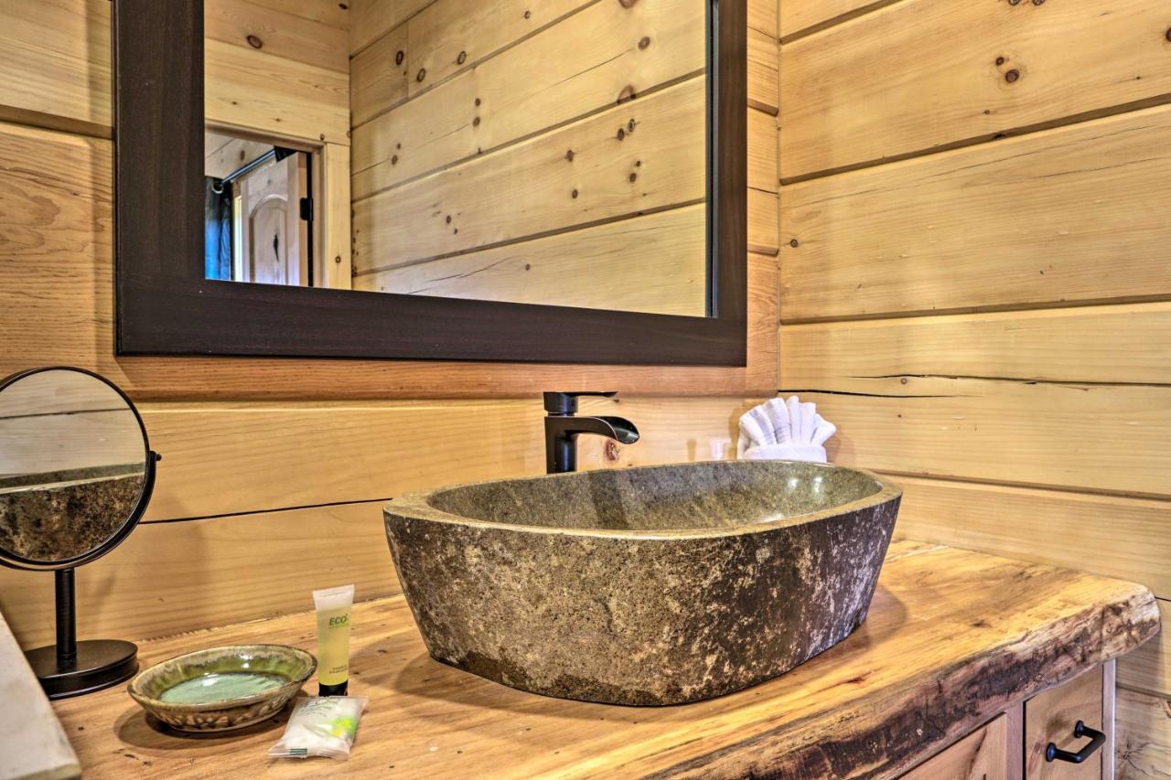 Holiday home Spacious Mountain Retreat With Hot Tub And Views! Gatlinburg