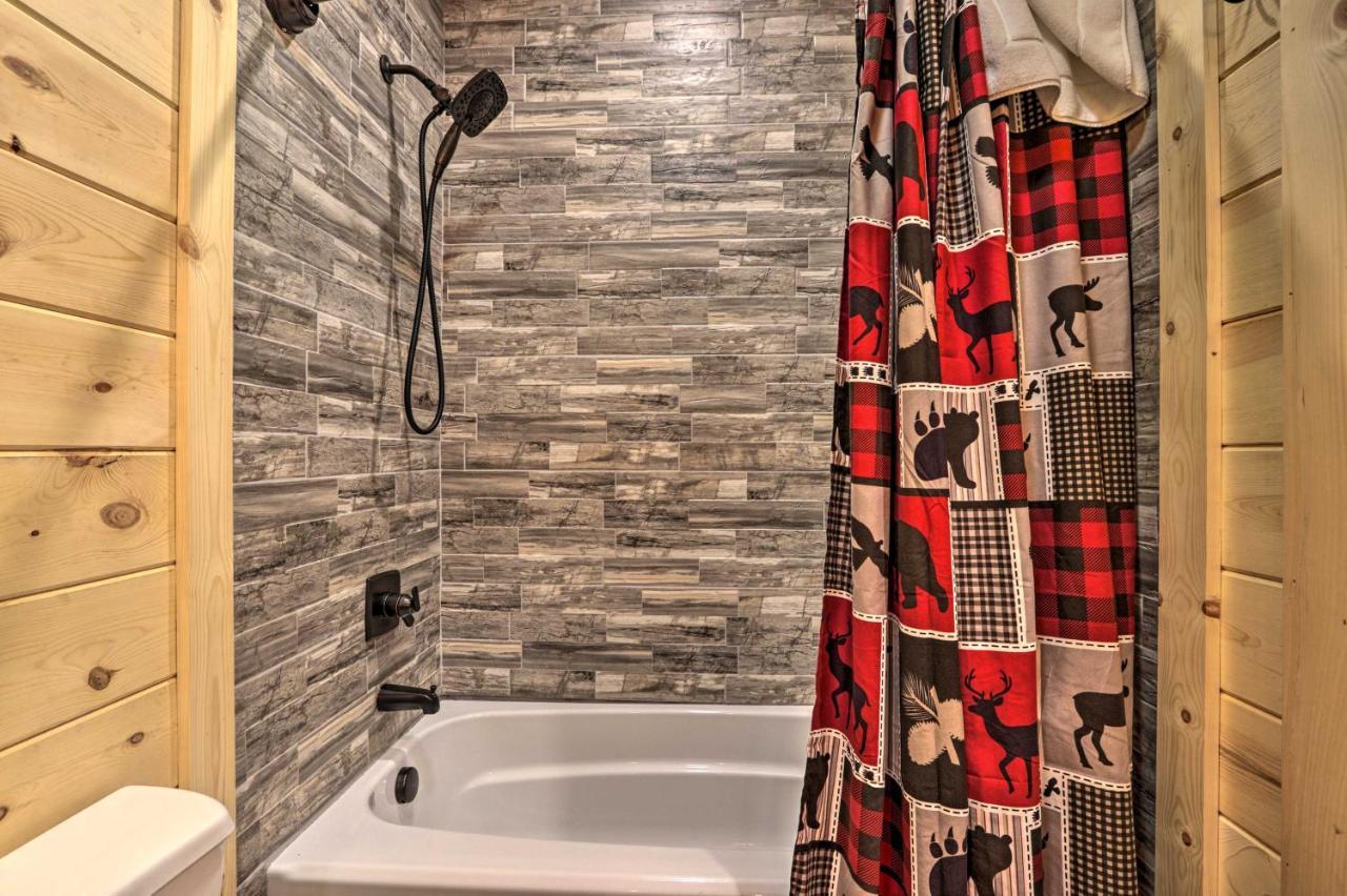 Spacious Mountain Retreat With Hot Tub And Views! Holiday home