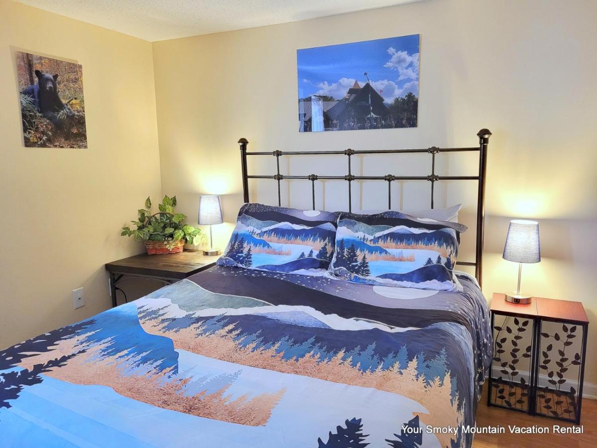 Lowest Prices Of The Year Downtown Suite, Close To Everything, Free High Speed Wifi, Private Balcony, Pool, Hot Tub, Sleeps 8 Gatlinburg