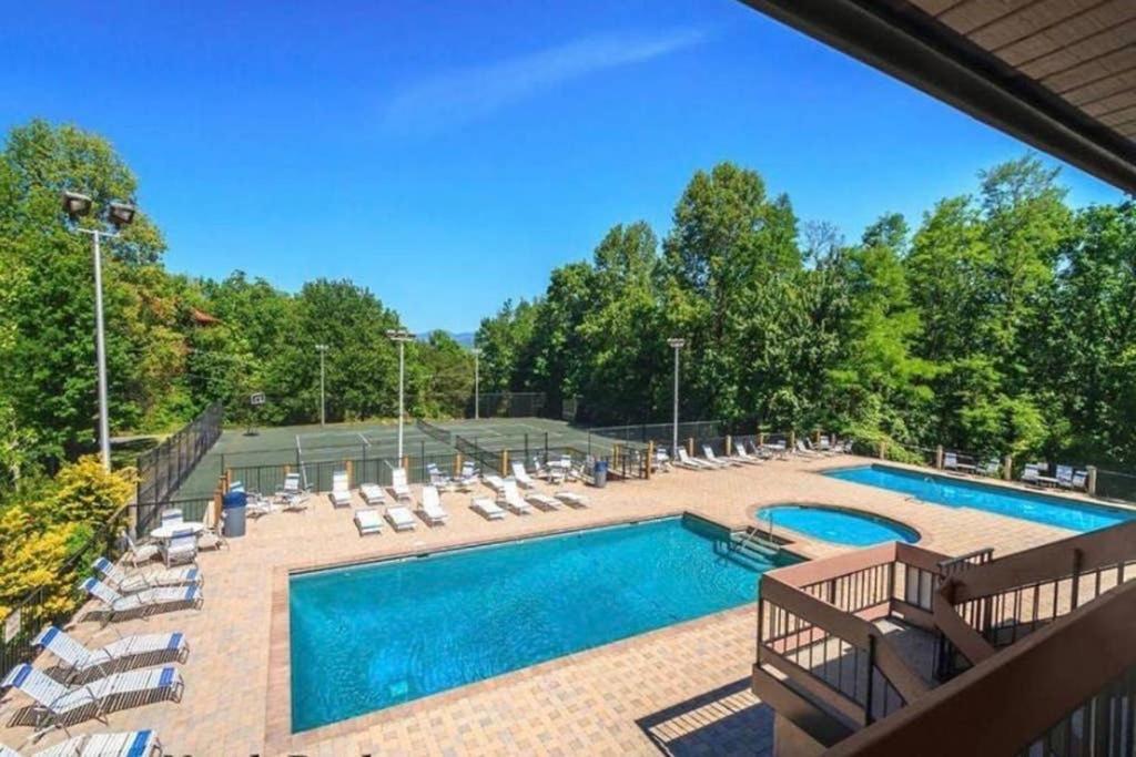 Chalet Million Dollar Views! 4 Bedroom, Sleeps 9, Close To National Park And 5 Mi To Gatlinburg! *