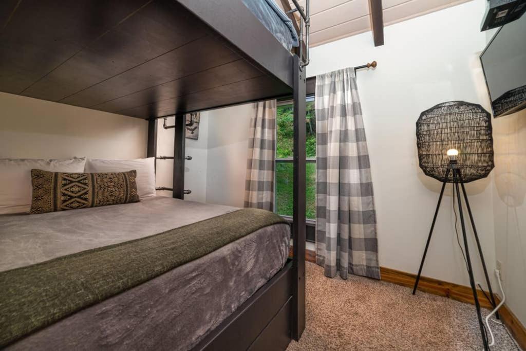 A Smoky Mountains Retreat - Chalet De Montagne Chalet *