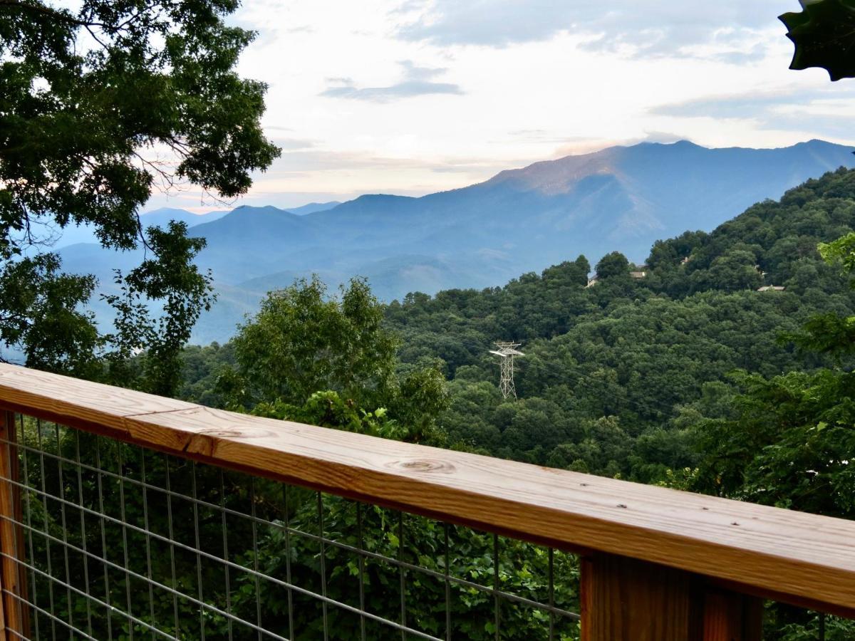 Chalet Million Dollar Views! 4 Bedroom, Sleeps 9, Close To National Park And 5 Mi To Gatlinburg! *