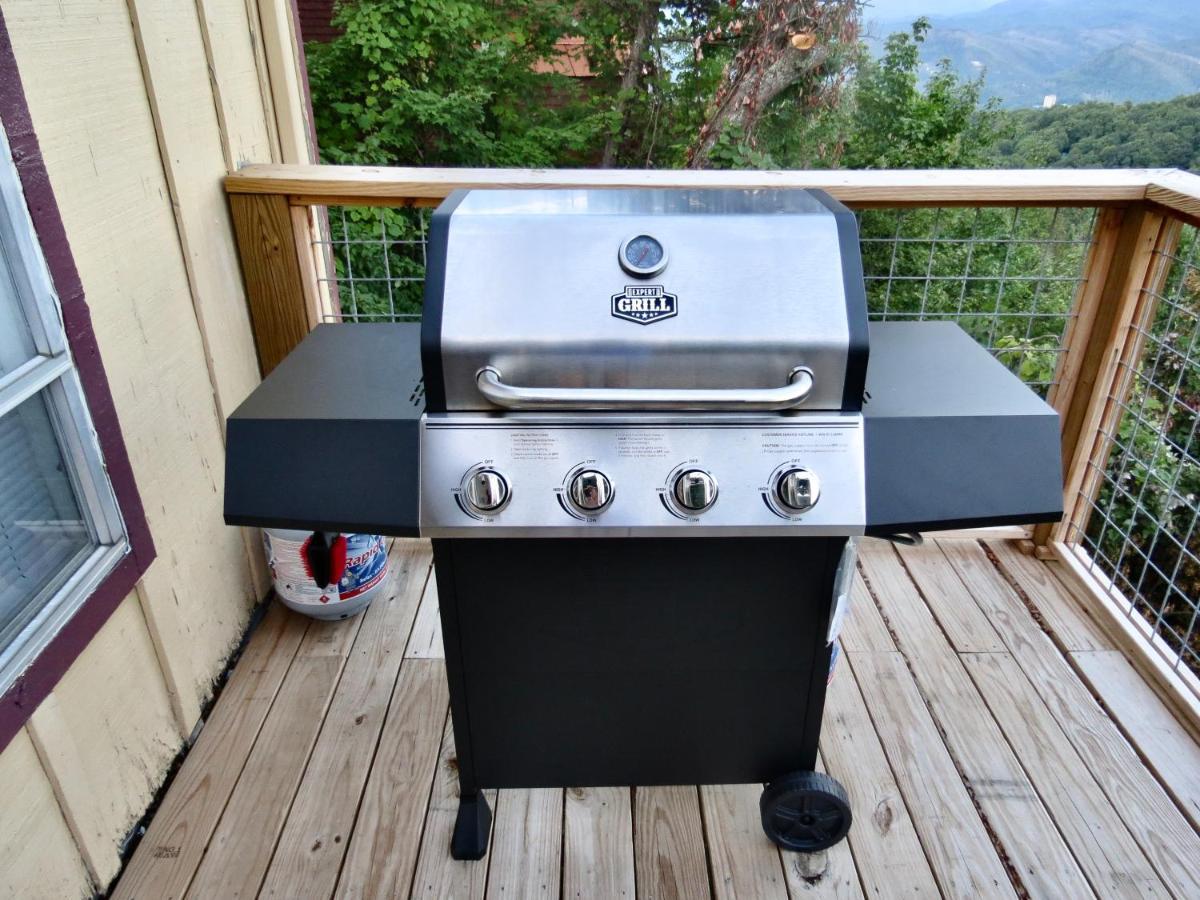 Chalet Million Dollar Views! 4 Bedroom, Sleeps 9, Close To National Park And 5 Mi To Gatlinburg! *