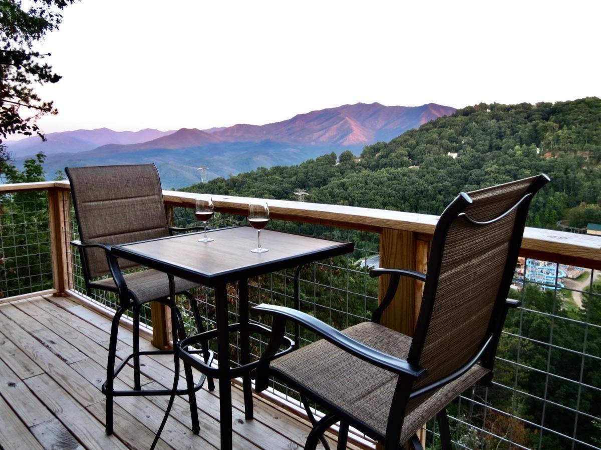Million Dollar Views! 4 Bedroom, Sleeps 9, Close To National Park And 5 Mi To Gatlinburg! Chalet