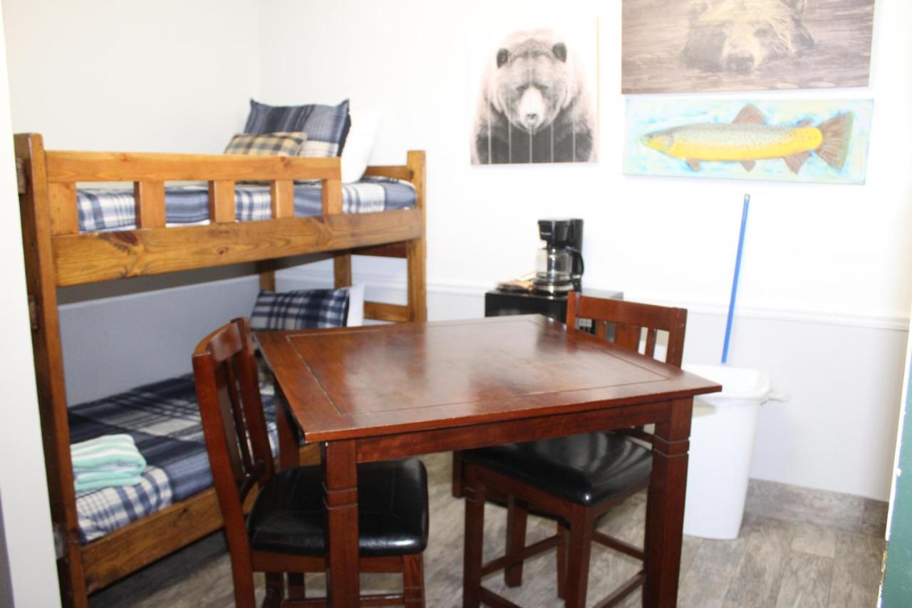 Oak Square 210