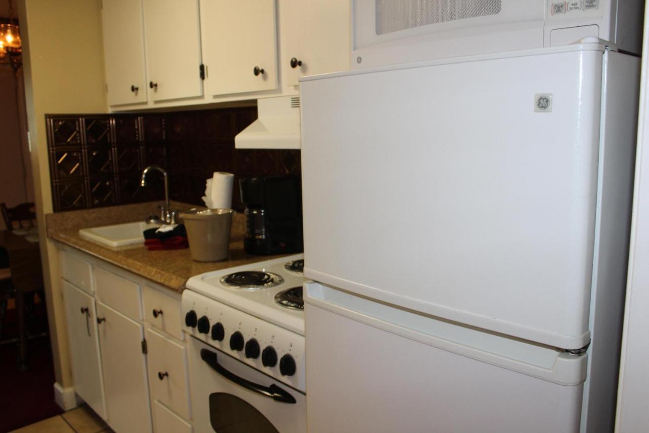 Oak Square 201 Apartment *