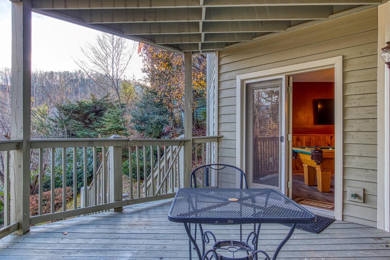 Tree Tops Retreat: Luxury Mountain With Hot Tub And Bear Sightings Gatlinburg