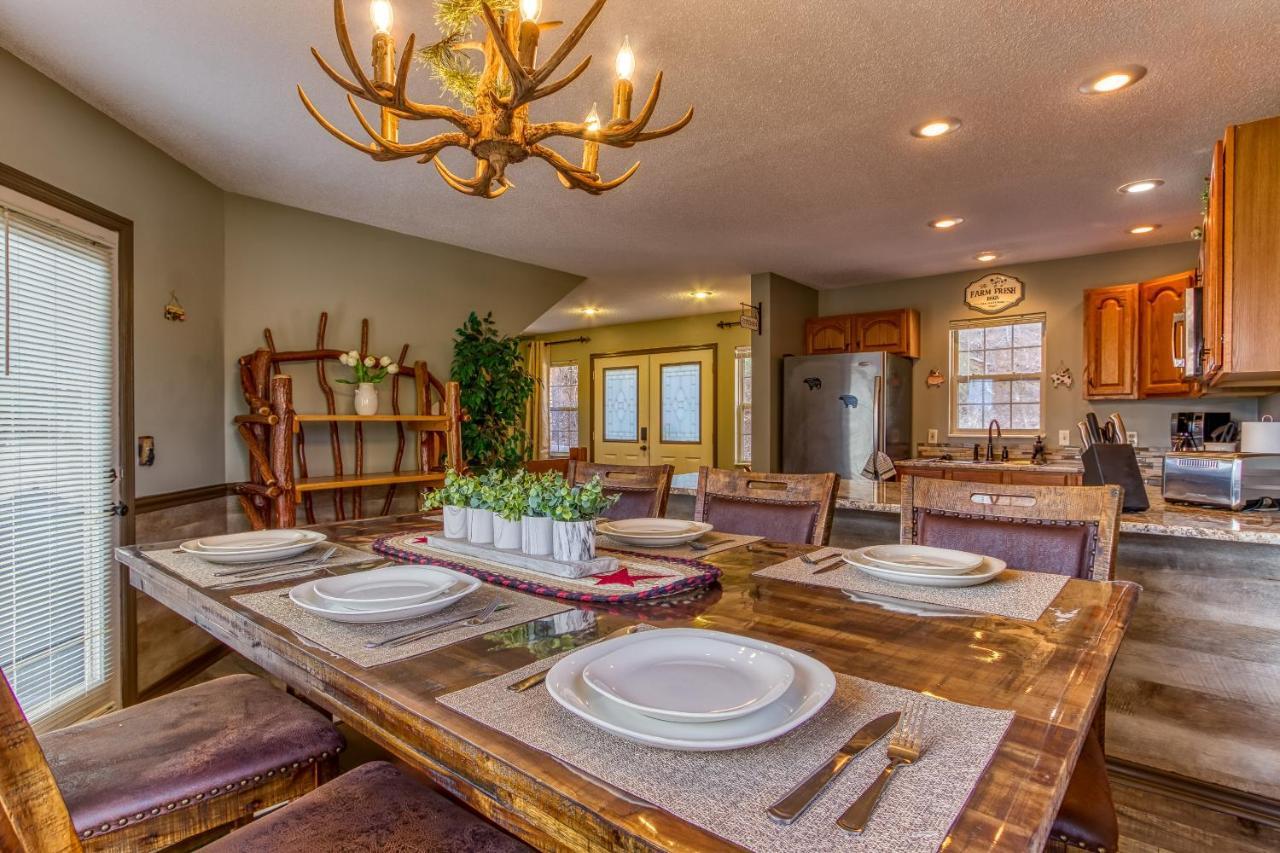 Holiday home Tree Tops Retreat: Luxury Mountain With Hot Tub And Bear Sightings Gatlinburg