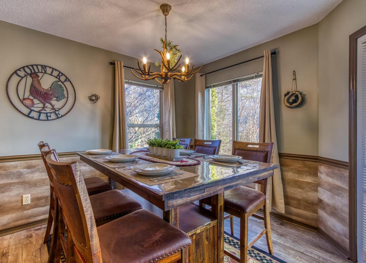 Tree Tops Retreat: Luxury Mountain With Hot Tub And Bear Sightings Gatlinburg