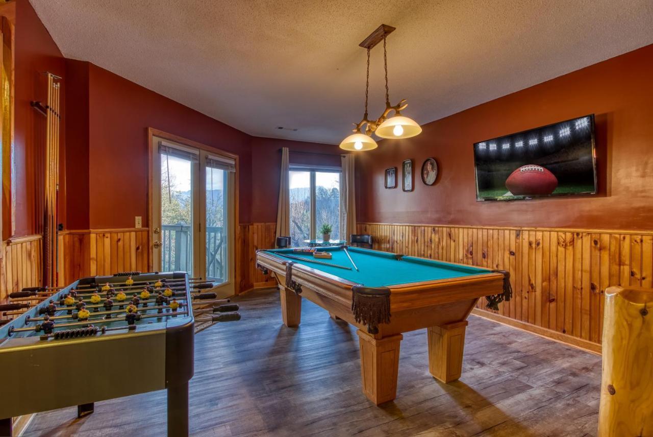 Tree Tops Retreat: Luxury Mountain With Hot Tub And Bear Sightings *