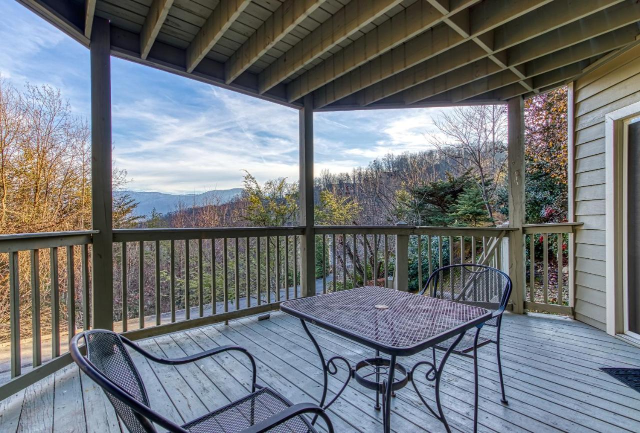 Holiday home Tree Tops Retreat: Luxury Mountain With Hot Tub And Bear Sightings Gatlinburg