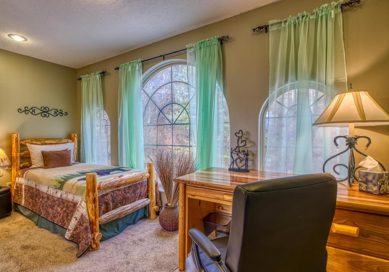 Tree Tops Retreat: Luxury Mountain With Hot Tub And Bear Sightings * Gatlinburg