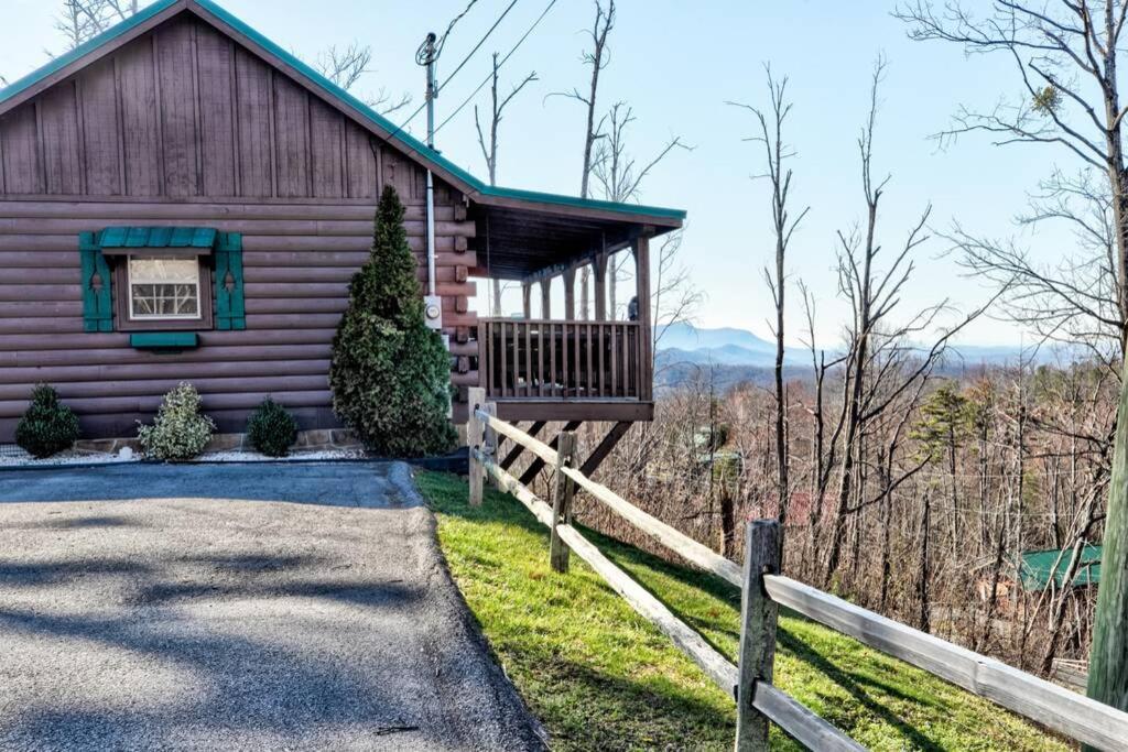 Amazing Views! Hot Tub,pool Table,fireplace,relax! Holiday home Gatlinburg