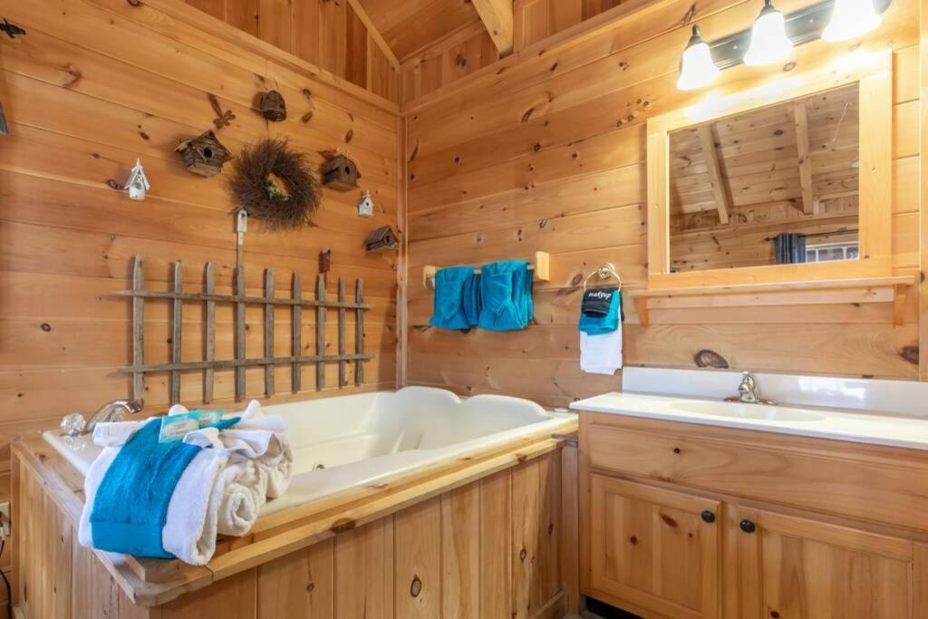 Amazing Views! Hot Tub,pool Table,fireplace,relax! * Gatlinburg