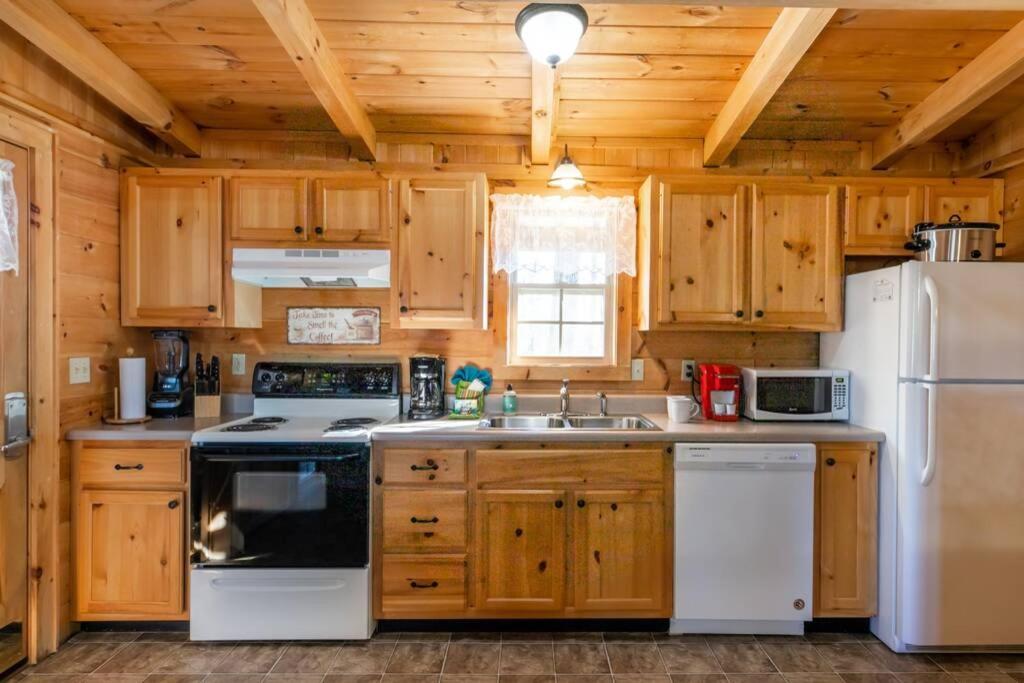 Amazing Views! Hot Tub,pool Table,fireplace,relax! * Gatlinburg