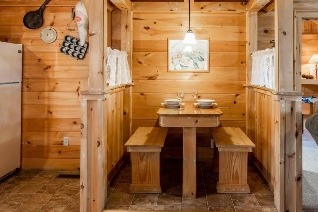 Amazing Views! Hot Tub,pool Table,fireplace,relax! Holiday home *