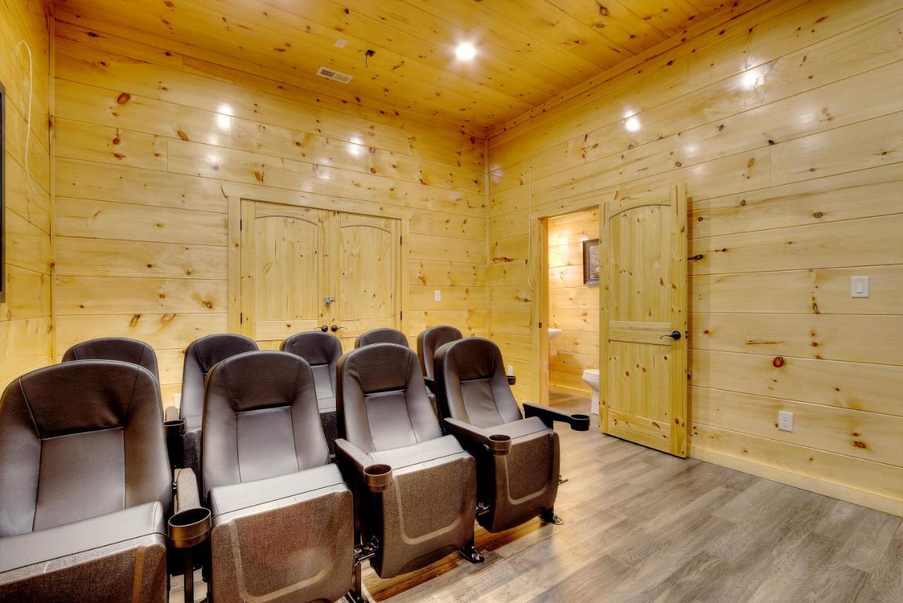 Apartment Luxury 5bed/6ba Cabin: Theater, Pool Room, Hottub! *