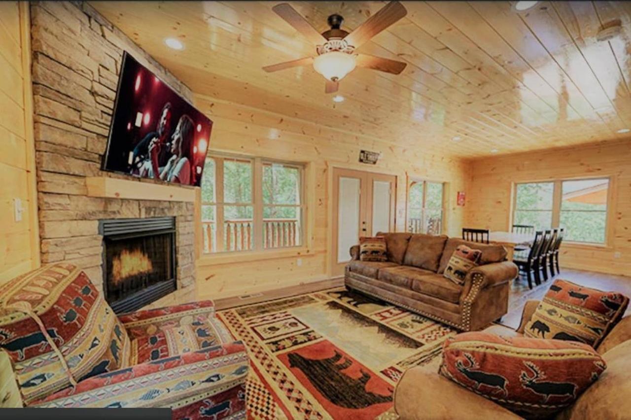 Holiday home Luxury 5/5.5 Cabin: Theater + Game Room! Gatlinburg