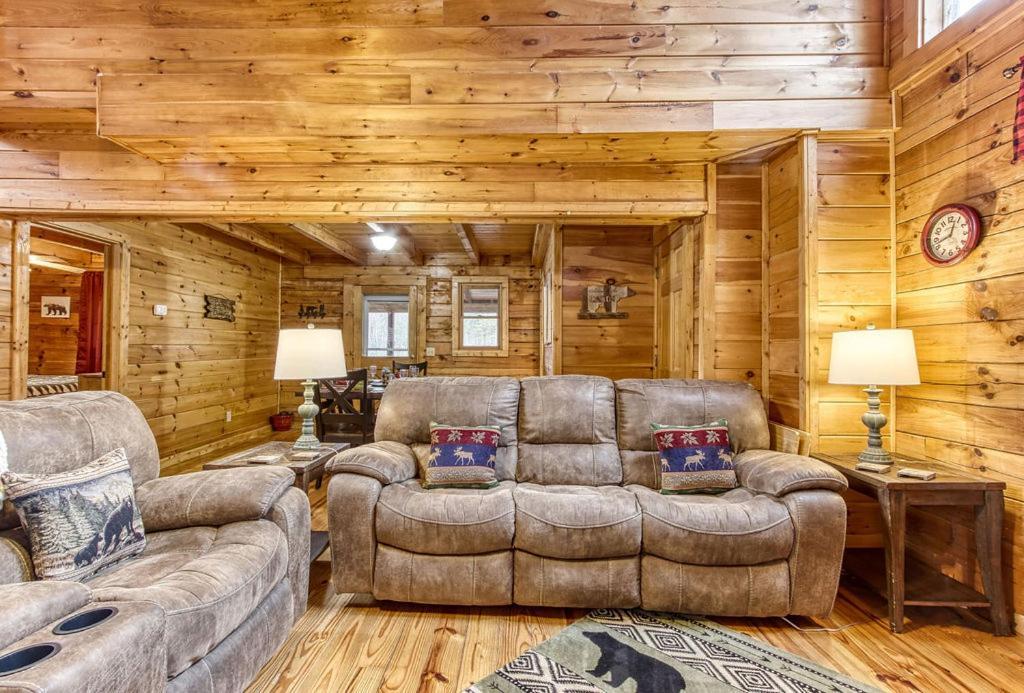 Bucky's Bungalow, Hot Tub, 1089 Of Free Attraction Tickets For Each Paid Day, Dollywood And More! Holiday home