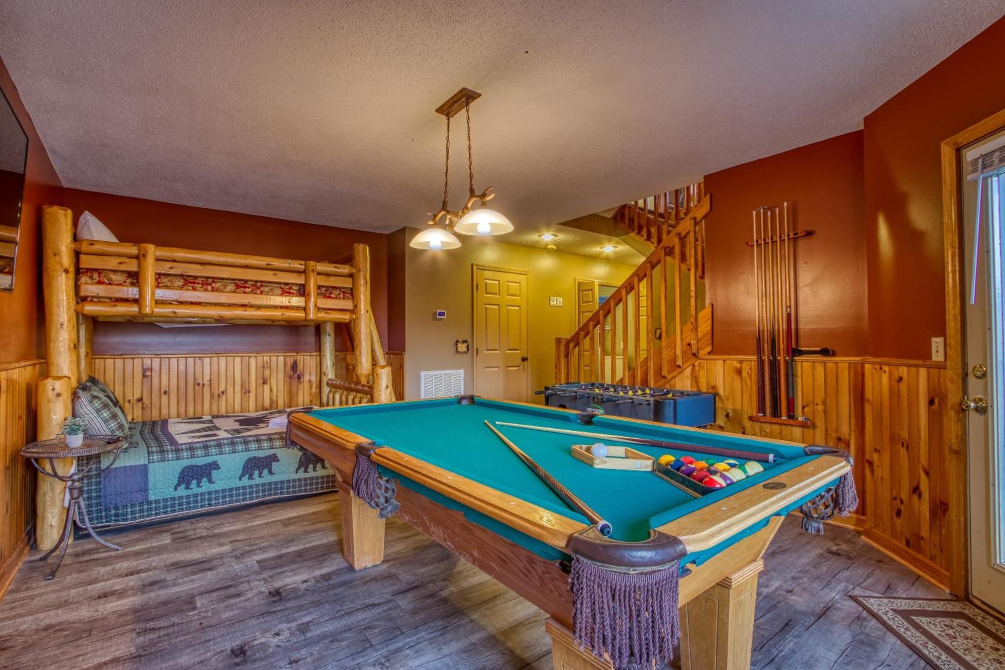 Holiday home Tree Tops Retreat: Luxury Mountain With Hot Tub And Bear Sightings