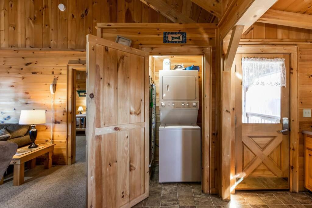 Holiday home Amazing Views! Hot Tub,pool Table,fireplace,relax! Gatlinburg