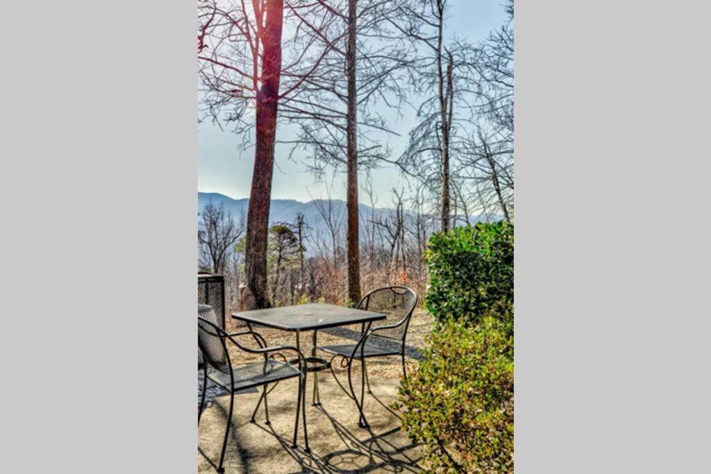 Amazing Views! Hot Tub,pool Table,fireplace,relax! Gatlinburg
