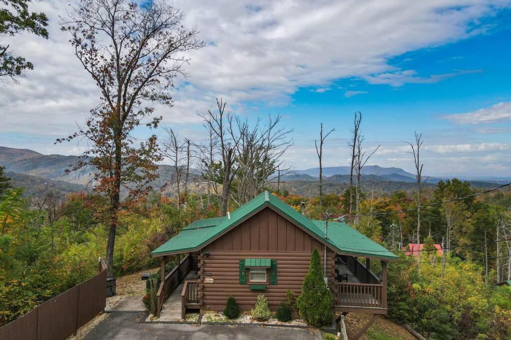 Amazing Views! Hot Tub,pool Table,fireplace,relax! Holiday home *