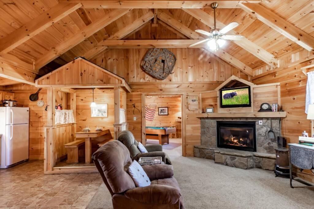 Amazing Views! Hot Tub,pool Table,fireplace,relax! Holiday home Gatlinburg