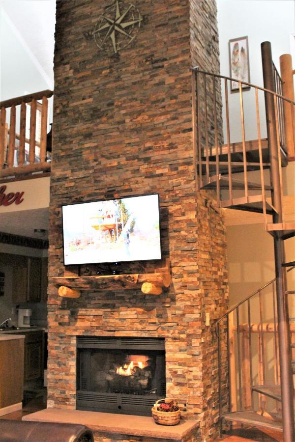 Spacious Downtown Walking Distance To Downtown Sleeps 6 Guests * Gatlinburg