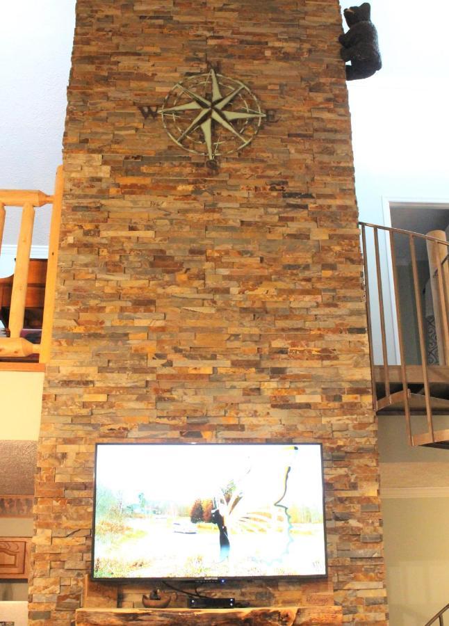 Spacious Downtown Walking Distance To Downtown Sleeps 6 Guests Apartment