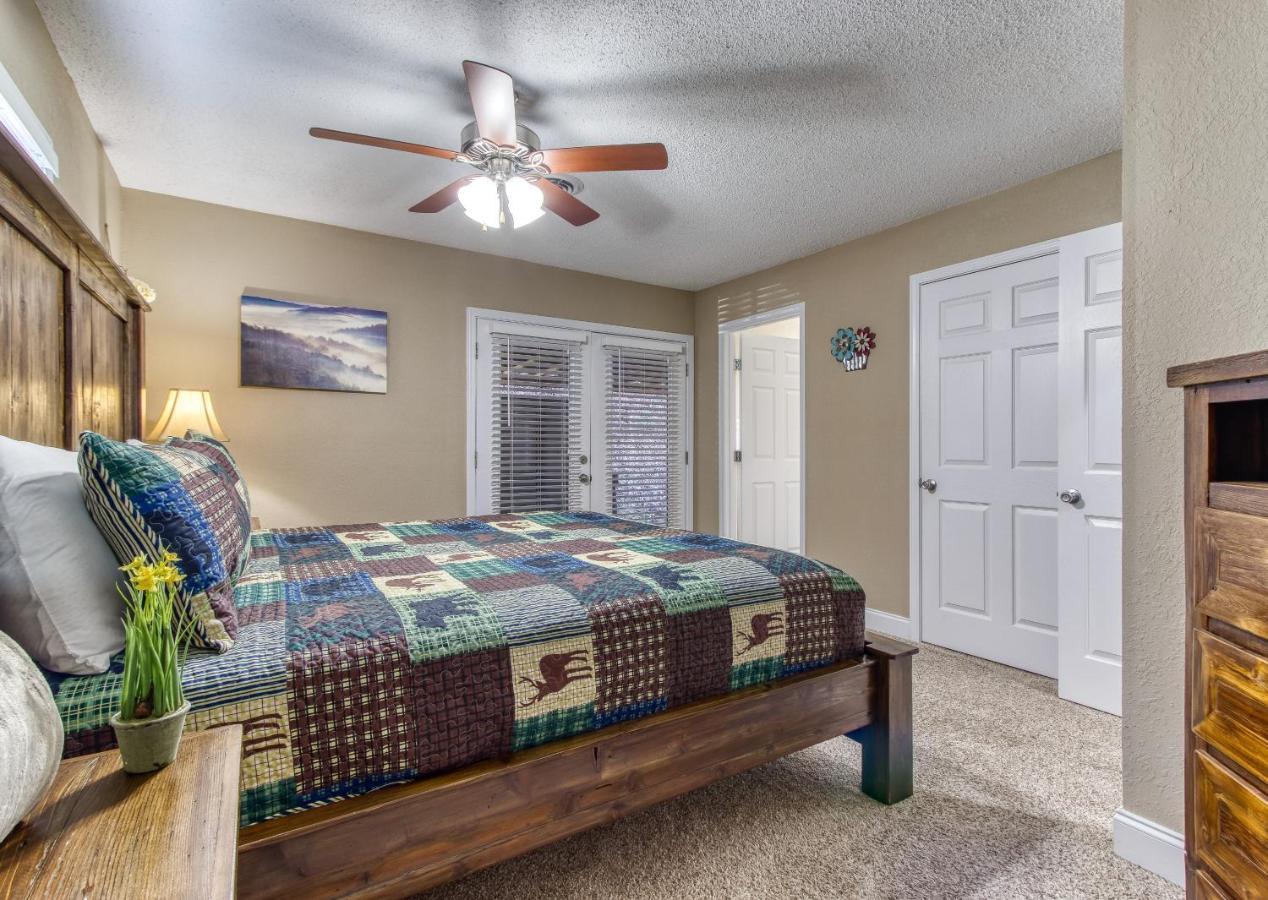 Hidden Memories, Hot Tub, 1089 Of Free Attraction Tickets For Each Paid Day, Dollywood And Chalet Gatlinburg