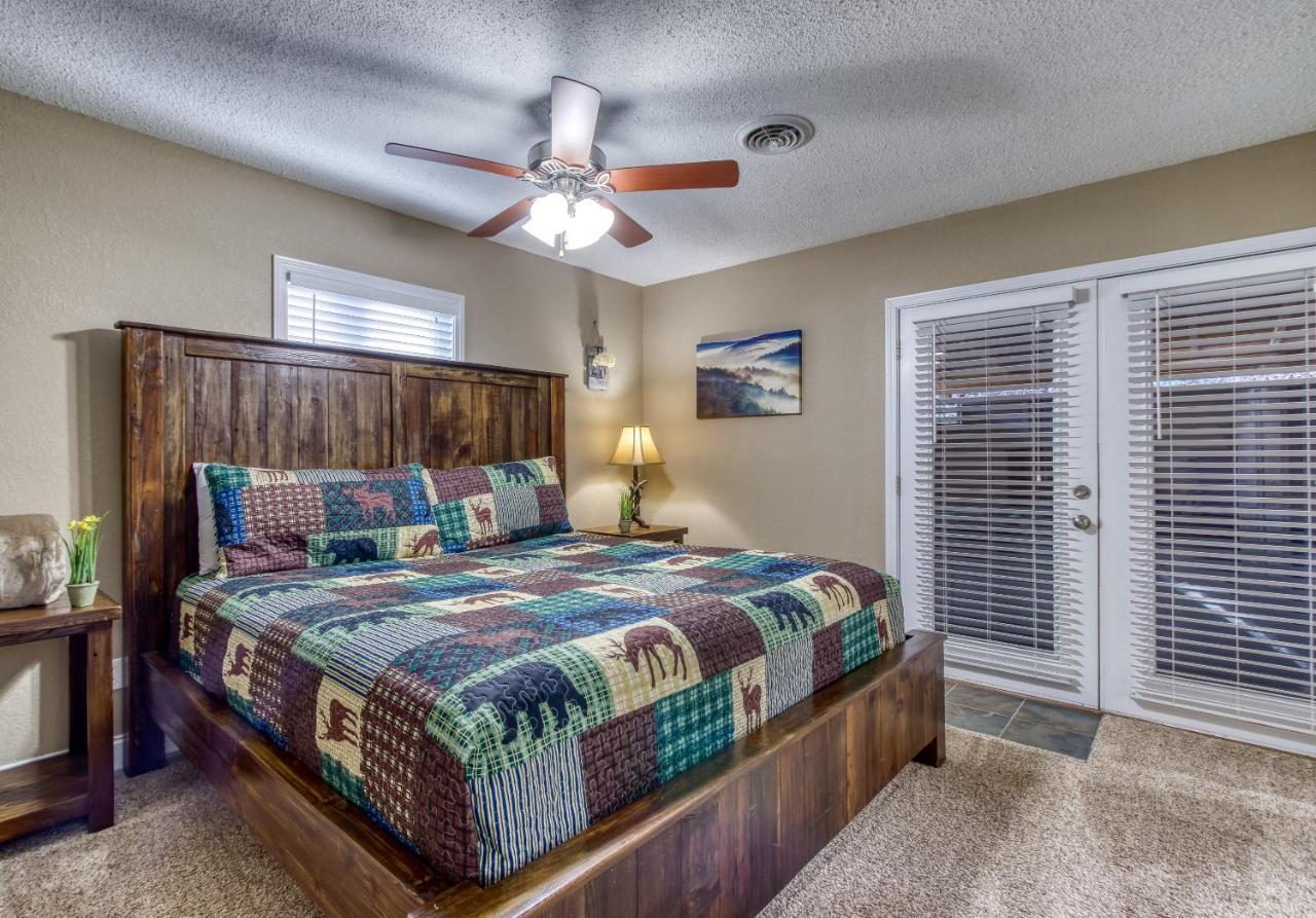Hidden Memories, Hot Tub, 1089 Of Free Attraction Tickets For Each Paid Day, Dollywood And Gatlinburg