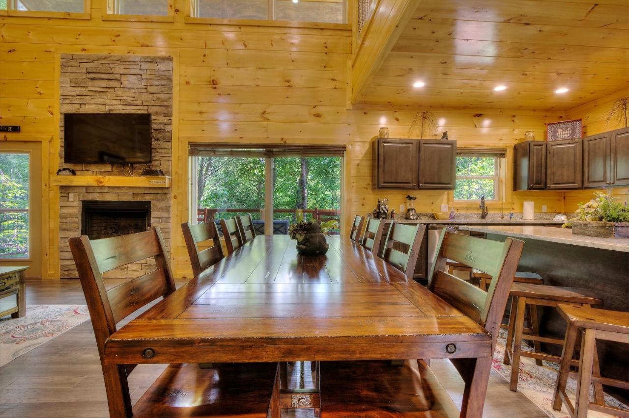 Luxury 5bed/6ba Cabin: Theater, Pool Room, Hottub! Apartment Gatlinburg