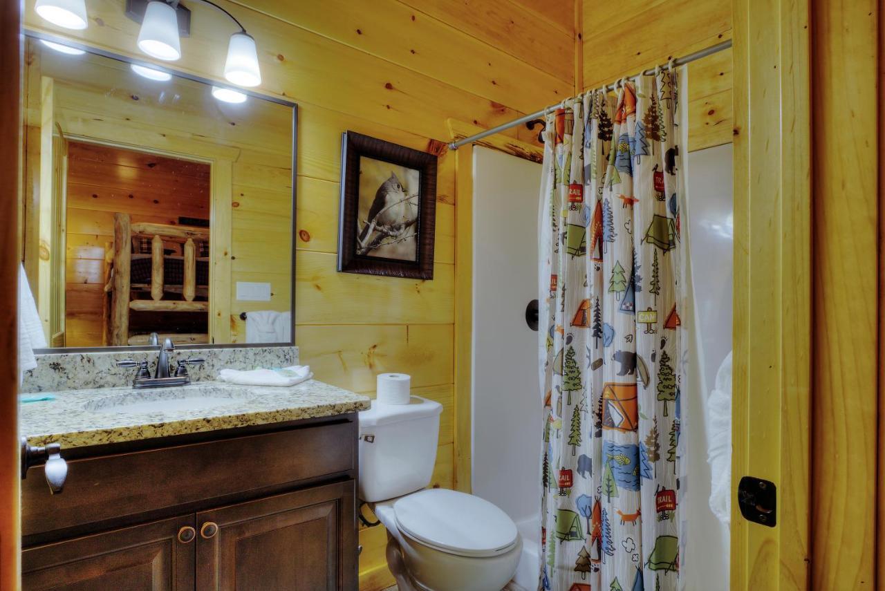 Luxury 5bed/6ba Cabin: Theater, Pool Room, Hottub! Apartment Gatlinburg