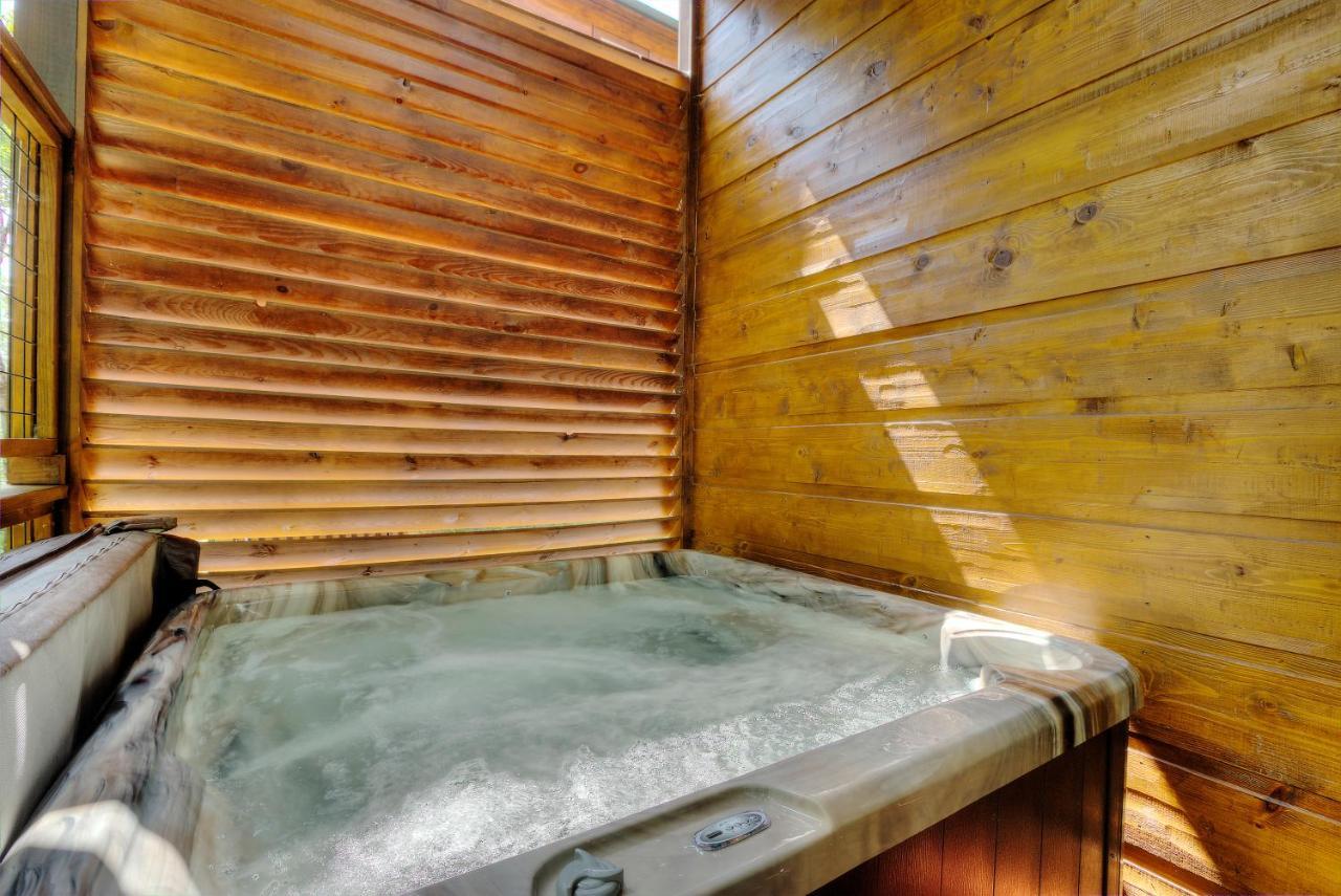 Luxury 5bed/6ba Cabin: Theater, Pool Room, Hottub! Apartment Gatlinburg